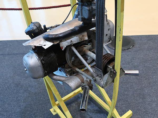 Vier Keilriemen treiben die Welle des Propellers an. - (Foto: Martin Krusche)