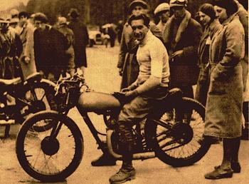 Sigi Cmyral im Jahr 1931 auf seiner Kompressor-Puch. (Foto: Archiv Sigi Cmyral jun.)