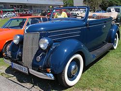 Zwei Sitzreiehen, vier Türen, aber von Phaeton ist nicht mehr die Rede: ein zirka 1936er Ford Model 48 Convertible (Foto: Martin Krusche)