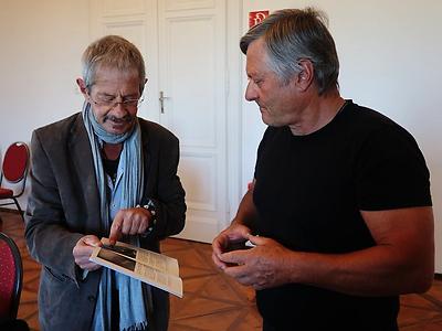 Comiczeichner Chris Scheuer (links) und Fotograf Richard Mayr. (Foto: Martin Krusche)