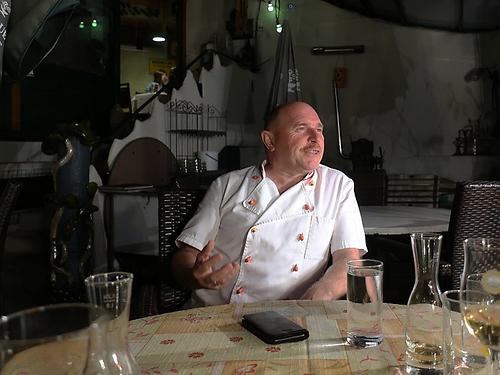 Gottfried Lagler im Garten seines Restaurants. (Foto: Martin Krusche)