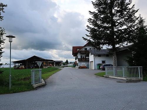 Hier hat er Mittereckbach nach der Umrundung des Hofes Richtung Urscha eingeschwenkt.