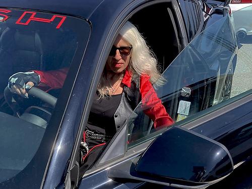 Petra Schwarz und der Roush-Mustang.