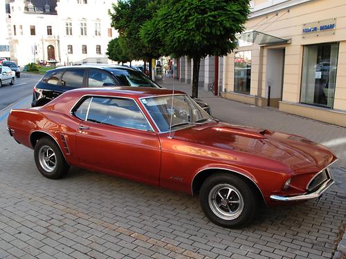 Mustang im Zentrum Gleisdorfs.