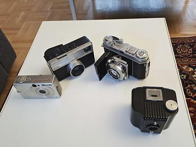 Nach dem Glas: vom Film zum Chip. (V.r.:) Baby Brownie, Kodak retina, Kodak instamatic, Canon ixus.