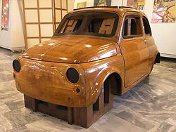 Das Mastermodell der Karosserie des Nuova 500 aus Mahagoni-Holz (Foto: Centro Stile Fiat, Creative Commons)