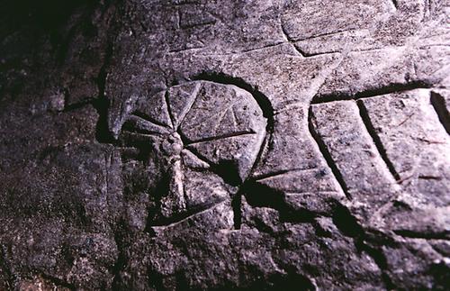 Felsritzbild am steirischen Dachsteinplateau (Notgasse, Foto: TheRunnerUp, CC BY-SA 3.0 at)
