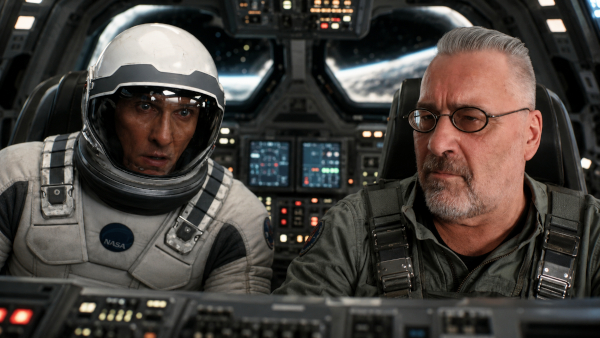 Nein, es ist kein SciFi-Trip, sondern es klappt offenbar gut, wenn man mit den Regeln einer gepflegten Konversation vertraut ist.
