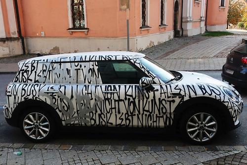 Mini Clubman mit Graffiti von Paul Busk