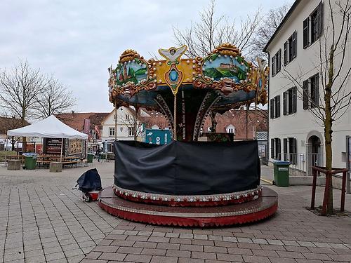 Der Vergnügungspark ist vorerst geschlossen, auf der Baustelle gibt es Arbeit.