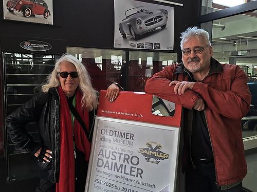 Petra Schwarz und Martin Krusche in einer Nische der Endorphin-Maschinen.