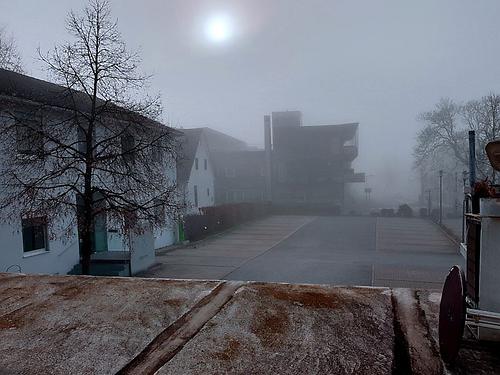 Blick vom Florianiplatz auf die Rathausgasse. (März 2024)
