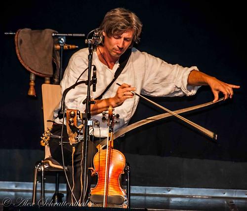 Andreas Safer, Musiker und Autor, bei der Arbeit. (Foto: Alex)