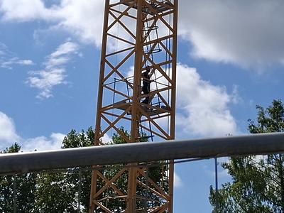 Wenn er sich mit seinem Kran selbst hinaufziehen könnte…