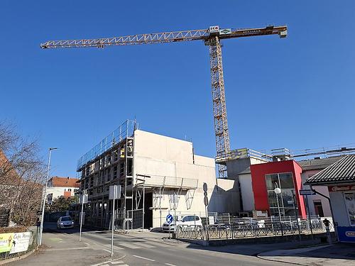 Am 5. März 2026 ist das erste Stockwerk aufgesetzt.