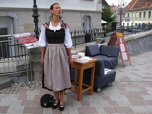 2009: Katharina Mayr als Salondame in unserer Innenstadt-Session.