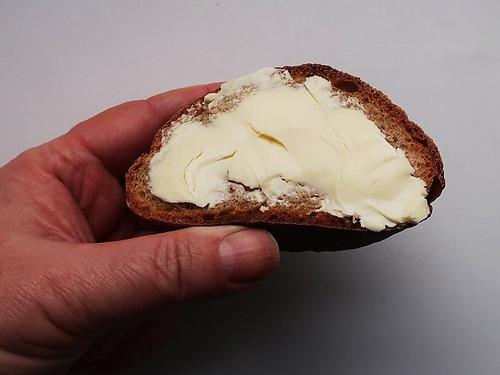 Wie kommt die Butter auf das Brot? (Foto: Martin Krusche)
