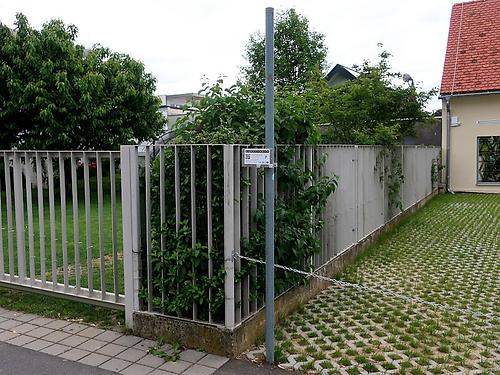 Das Schild zut Station #7: Spiegegitterhaus.