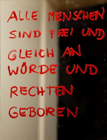 Menschenrechte, erster Teil des Artikel 1, 2025, Lippenstift auf Spiegel, 50 x 40 cm