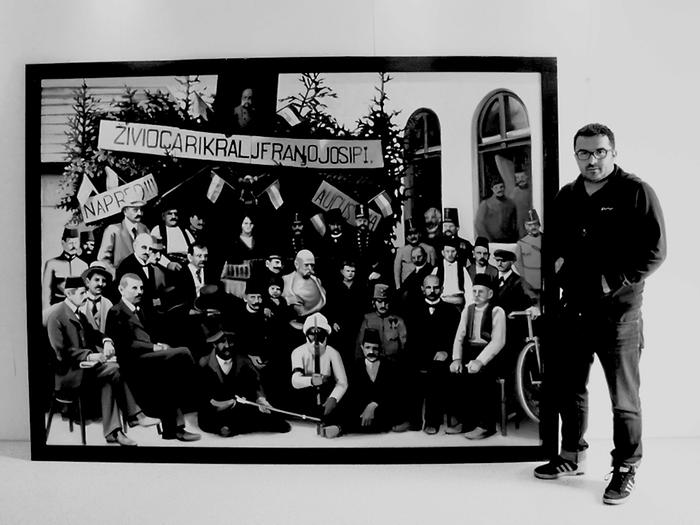 6. September 2014: Radenko Milak mit einer seiner Arbeiten im Gleisdorfer „Museum im Ratshaus (MiR)