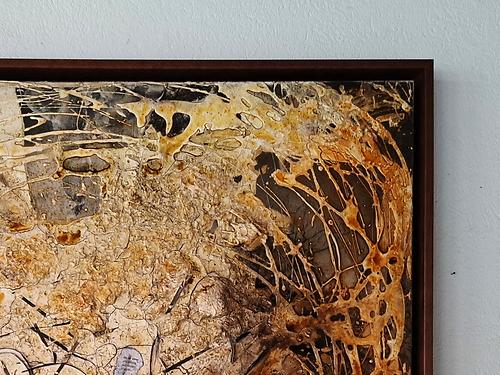 Ausschnitt aus einer Arbeit von Martina Brandl: Material, Struktur, Farbe, Lichteinfall…