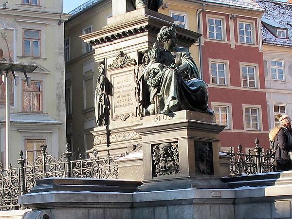 So sieht die Mur aus? Allegorie des Flusses zu Füßen des Erzherzog Johann von Österreich.