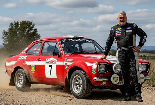 Die Träumerei: Krusche und ein rennfertiger Ford Escort per KI.