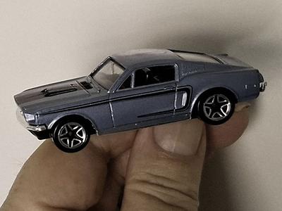 Das nüchterne Fließheck heißt dort Fastback.