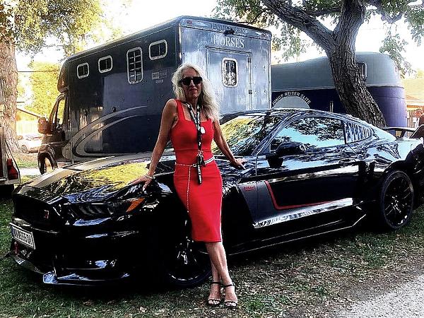 Petra Schwarz und der Roush Mustang: Road & Track.