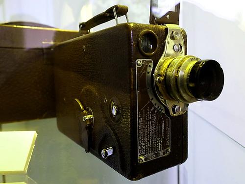 Eine 16 mm Filmkamera (Ciné-Kodak) aus dem Museumsbestand.