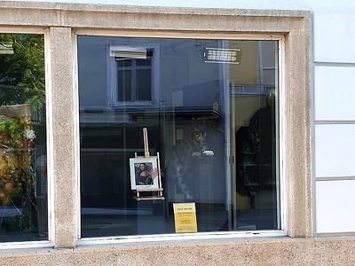 Ein Raum, zwei Fenster, ein Stück Außenhaut der Innenstadt in der Gleisdorfer Bürgergasse. (Foto: Martin Krusche)