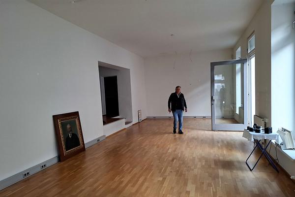 Kulturraum (Weizerstraße 4, Gleisdorf): Es ist eine „Fenster-Galerie“, es gibt Gespräche darüber, ob man den Raum für das Publikum öffnen und bespielen könnte. (Foto: Martin Krusche, für redaktionelle Berichterstattung honorarfrei.)
