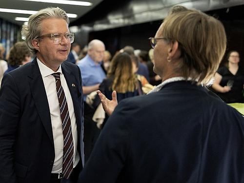 Landeskulturreferent Christopher Drexler im Gespräch mit dem Weizer Bürgermeidter Erwin Eggenreich (Foto: Nikola Milatovic)