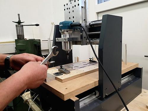 Ein traditioneller Handwerker baut sich einen CNC-Fräse, weil er diese computergestützte Technologie erkunden will. (Foto: Martin Krusche)