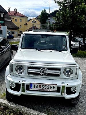 Markus Rudolf hat mir diese kuriosen Fotos eines scheinbar geschrumpften G-Wagons geschickt.