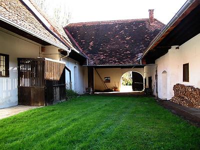 Der Innenhof mit Blick nach Süden.