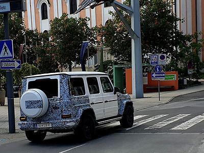 Und heute? Ein Versuchsfahrzeug im Gleisdorfer Zentrum: Der G-Wagon wird elektifiziert.