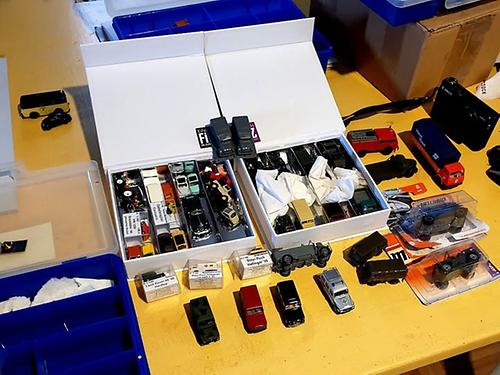 konferenz in permanenz, heute: TAG DER ERWACHSENENBILDUNG. da ich die historie des weges zum PUCH G komplett mit miniaturen aus meiner sammlung nachstellen kann, wird das heute in konkreter anschauung debattiert. das reicht vom 1937er steyr 640 über den steyr 1500 und raupenschlepper ost in die zweite republik; auch entlang einiger nebenlinien wie vw iltis, unimog etc.