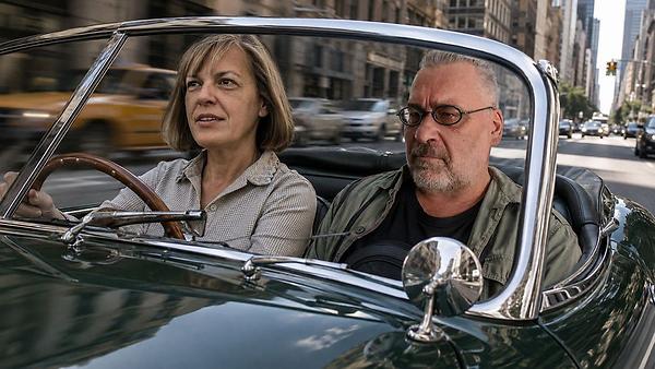 (Wir sitzen da in einem Jaguar XK 140.)