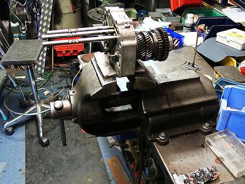 Hebel, Zahnräder und Wellen: Das Wunderwerk der Kräftespiele.