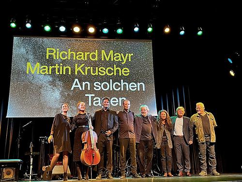 Von links: Thais Bauer, Sigrid Narowetz, Wolfgang Radl und Norbert Wallner („Tuesday Microgrooves“), Franz-Robert Wagner, Monika Lafer, Richard Mayr und Martin Krusche. (Foto: Norbert Gall)
