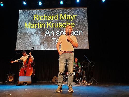 Fotograf Richard Mayr und links hinten Wolfgang Radl, rechts Norbert Wallner.