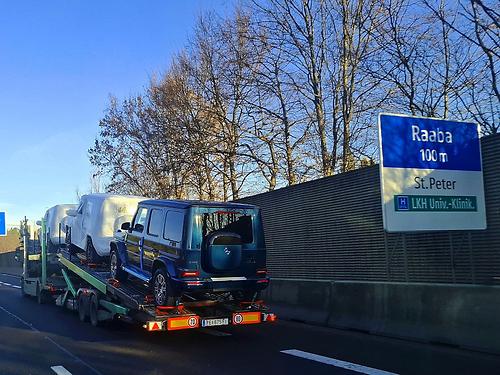 Wie bestellt: Eine Garnitur G-Klasse auf der Höhe des Werkes von Magna Steyr.
