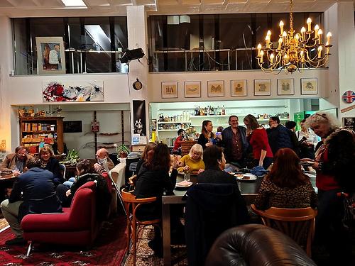 Club-Atmosphäre: Das Verlagsbüro der Edition Keiper.