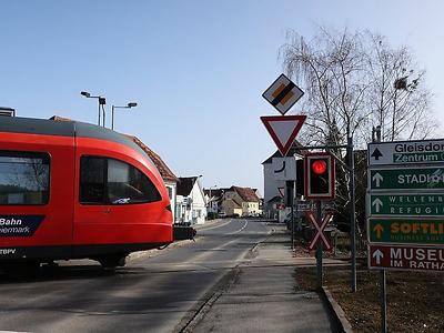 in der praxis des kontrastes hat die stadt ihre eindeutigen momente, an denen nicht gedreht werden kann.