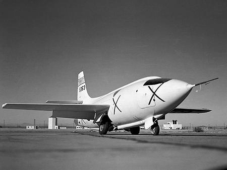 Auf dem Weg zum Durchbrechen der Schallmauer: Die Bell X-1-2. Pionier Chuck Yeager hat uns verlassen, während ich gerade an diesem Projekt gearbeitet hab. (Foto: NASA, PD