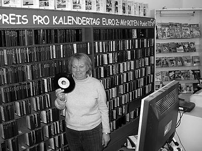 2010: paula kleinhappel im conny-shop (verleih und verkauf)