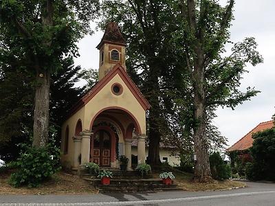 GLD062: Die Kapelle in Perlegg (Gemeinde Labuch) ist ein stattliches Beispiel für privates Engagement.