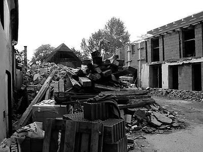 die baustelle hinter der bürgergasse 12 vom mai 2006, zum vergleich der status von heute. zum thema: die stadt ändert sich immer! das stadtzentrum hat besondere bedingungen.