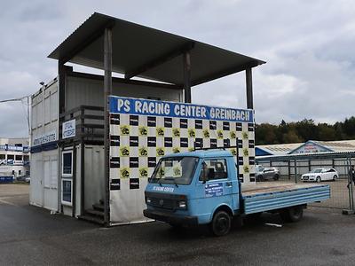 Selbst die einfachste Motorsportveranstaltung braucht eine solide Infrastruktur und... seeeehr viele Handgriffe.